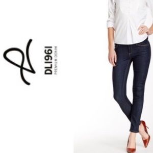 🎉 HP 🎉 DL1961 Angel Mid-rise Skinny Ankle Jeans ~ EUC